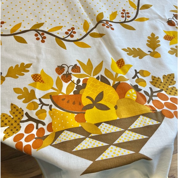 ***SOLD***Vintage Tablecloth - Picture 4 of 6